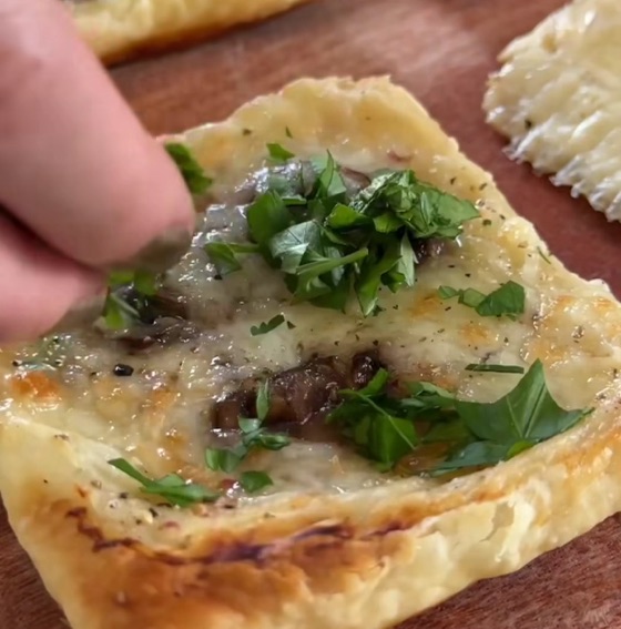 Tart: Mushroom/Mozzarella | Recipe Cloud App