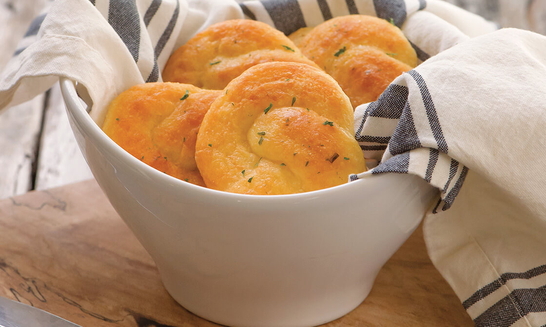 Super-Easy Pizza Shop Garlic Knots | Recipe Cloud App