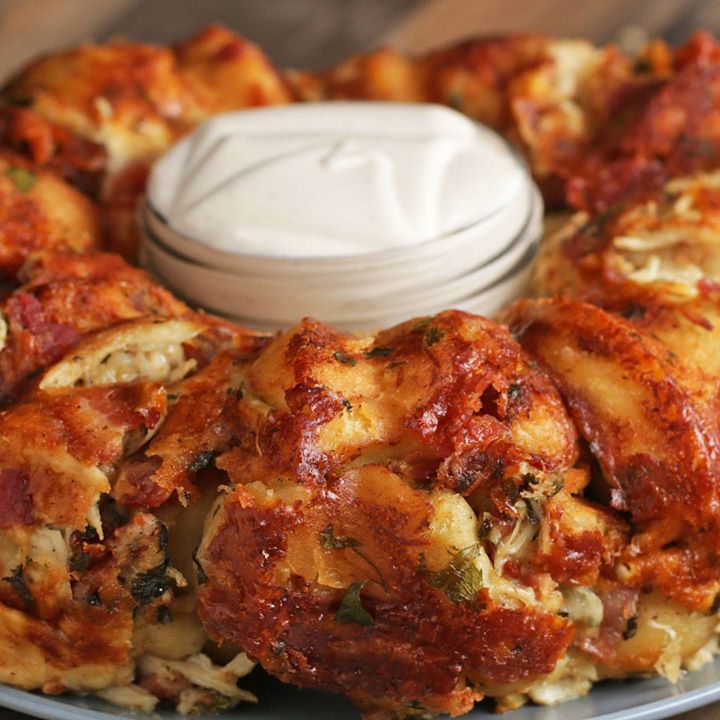 Ring: Chicken Alfredo Garlic Knot Ring | Recipe Cloud App