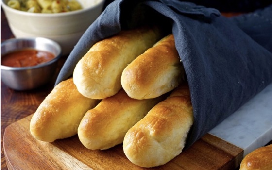 Olive Garden Breadsticks In Under 60 Minutes | Recipe Cloud App