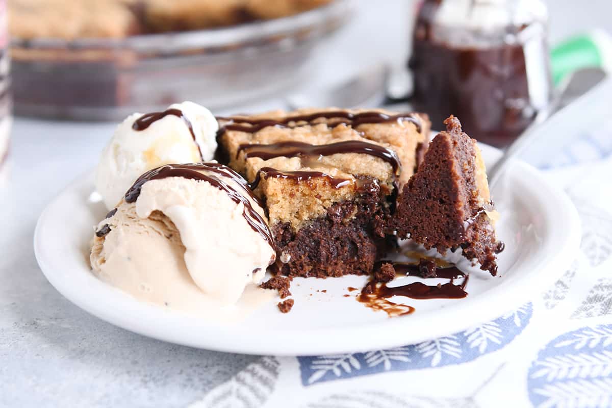 Easy Brookie Pie {Brownie + Chocolate Chip Cookie} | Recipe Cloud App