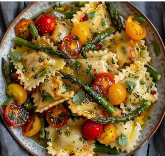 Ravioli with Tomatoes, Asparagus, Garlic, and Herbs | Recipe Cloud App